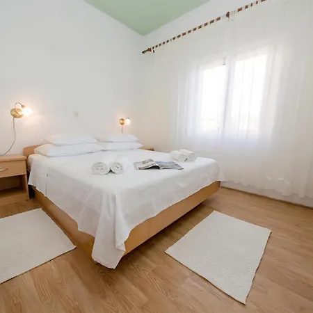 Mijatovic Apartment Lopar